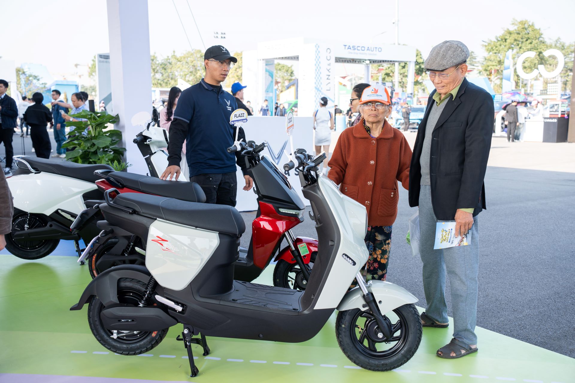 Học sinh mê VinFast ZGoo: Nhỏ gọn, màu đẹp, đi học chuẩn gu Gen Z