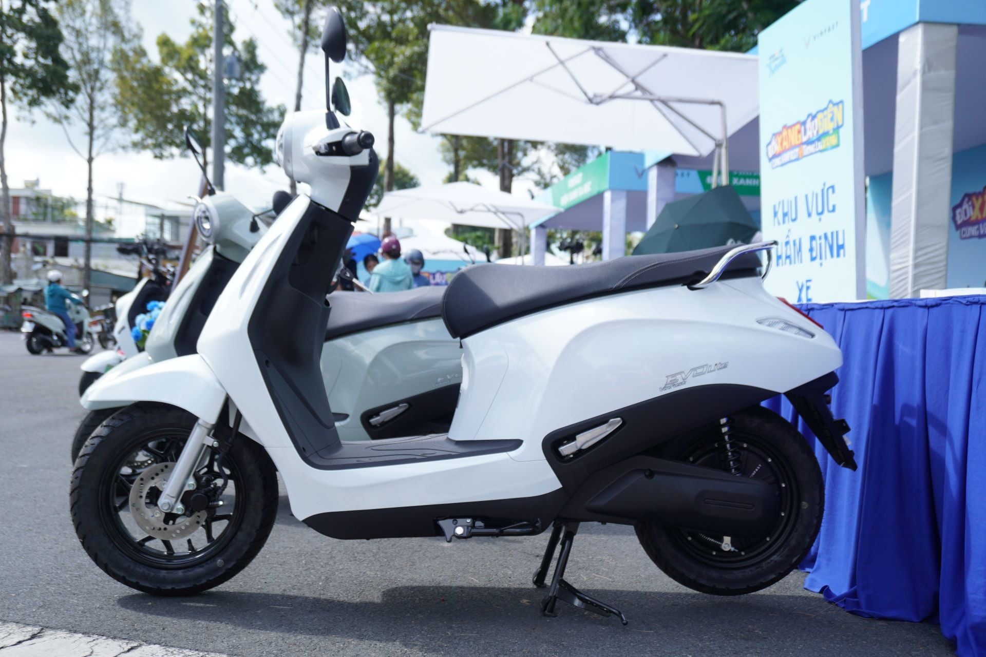 Xe đổi pin VinFast Evo Lite “làm mưa làm gió” phân khúc xe không cần bằng lái với giá chỉ hơn 14 triệu đồng