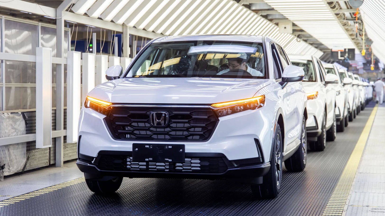 Honda CR-V sắp lên đời: Đổi thiết kế, bỏ bản xăng truyền thống, chỉ dùng động cơ hybrid?
